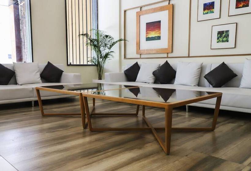 בית מלון כפרי Justa Rangers Munnar