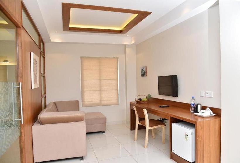 Отель Navaratna Inn - A Luxury