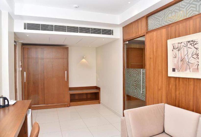 Отель Navaratna Inn - A Luxury