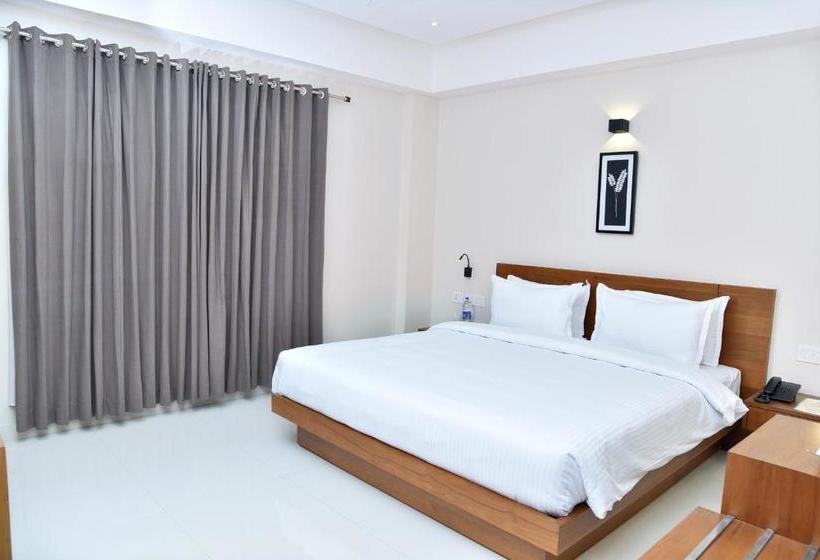 Отель Navaratna Inn - A Luxury