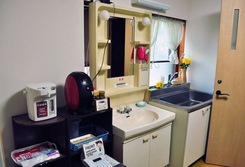פנסיון Guest House Hide
