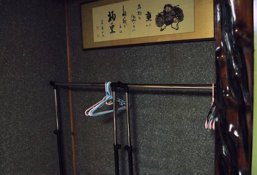 פנסיון Guest House Hide