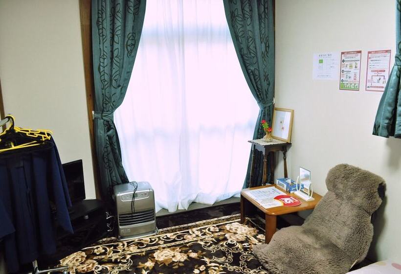 פנסיון Guest House Hide