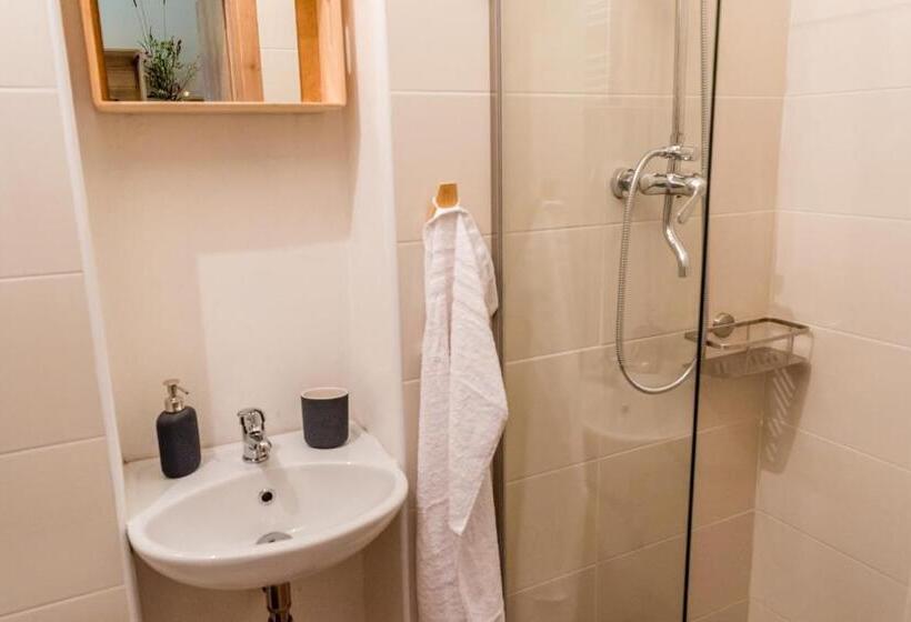 بنسيون U čmeláků