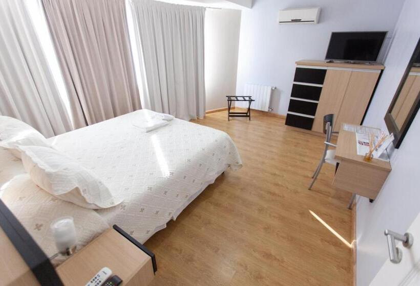 Apart Hotel Rivadavia 815