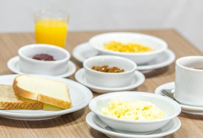 Apart Hotel Rivadavia 815