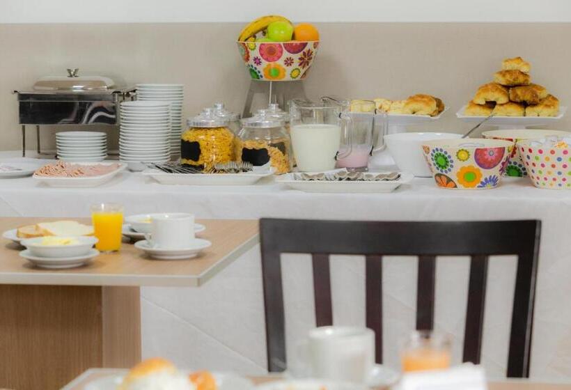 Apart Hotel Rivadavia 815