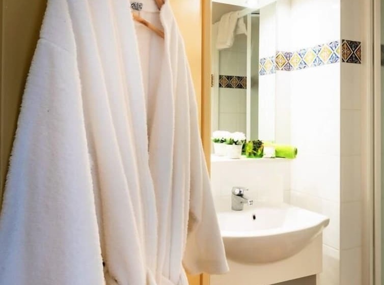 Отель Village Vacances Vaison La Romaine