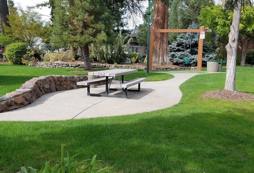 מוטל Redwood Hyperion Suites