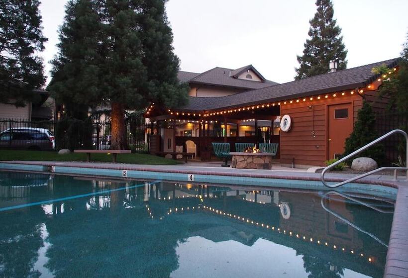 מוטל Redwood Hyperion Suites