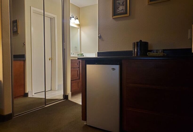 Мотель Redwood Hyperion Suites