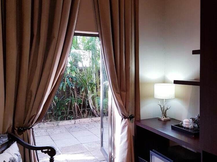 Пансион Cowrie Cove Guest House