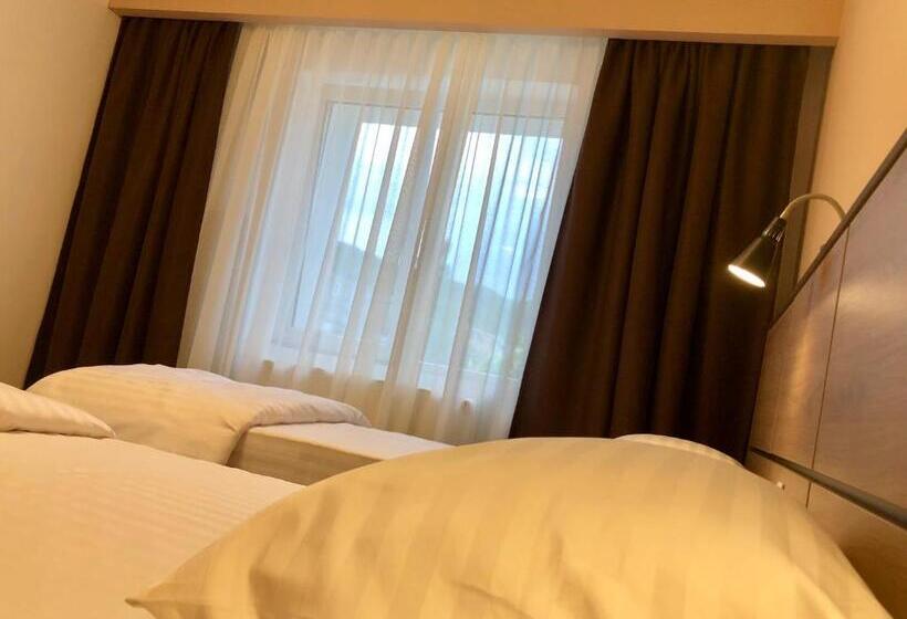 פנסיון Nueva Park