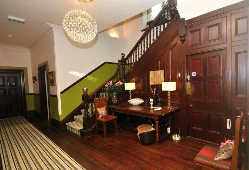 پانسیون Westwell Hall