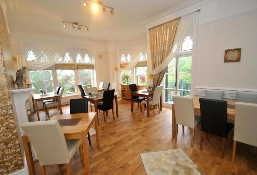 پانسیون Westwell Hall