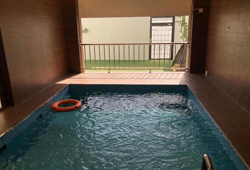 Rohara Resort