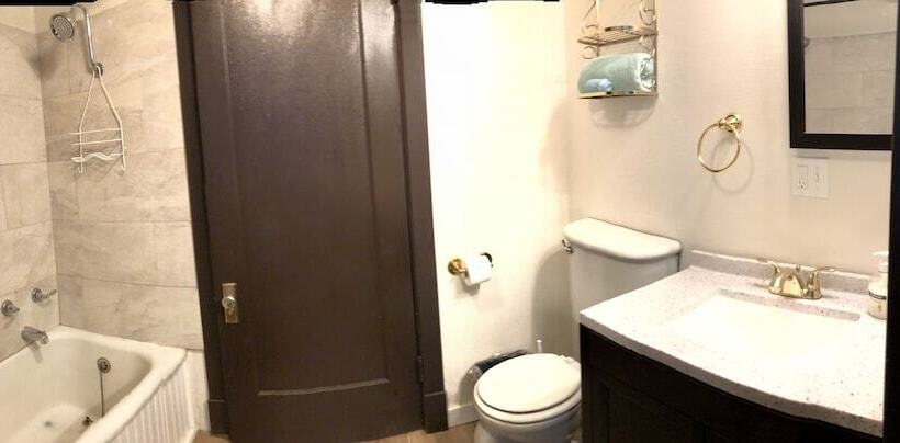 فندق صغير Trucountry Inn