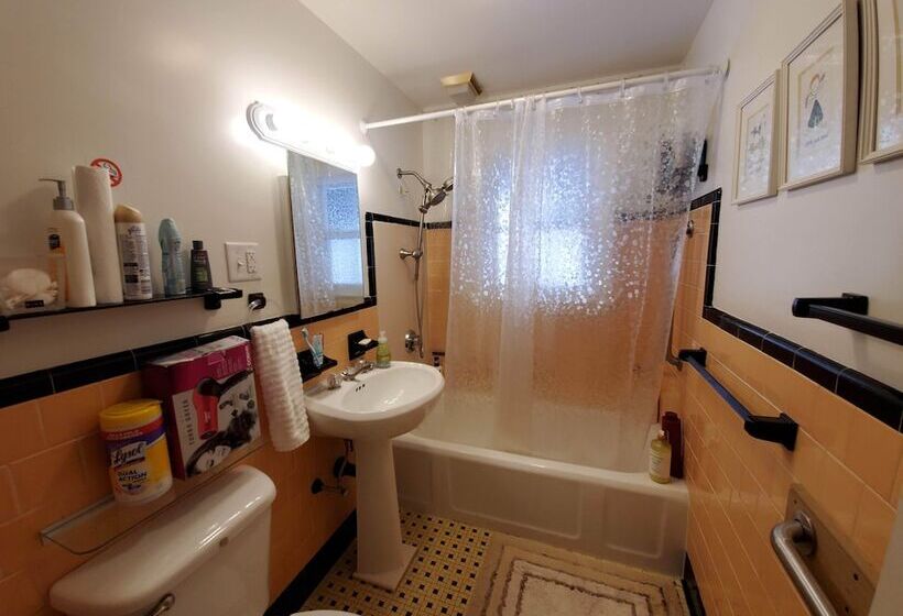 مبيت وإفطار Natalie House   Boston