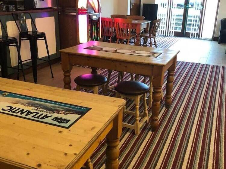 צימר Nags Head Pub