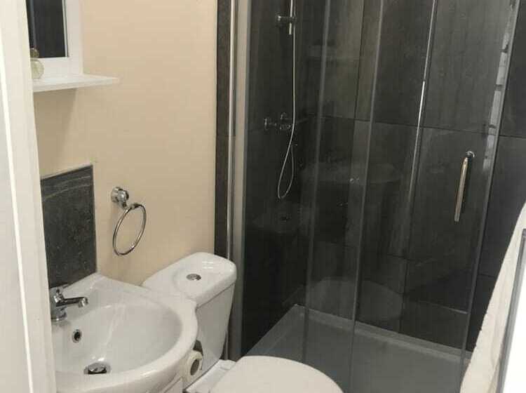 צימר Nags Head Pub