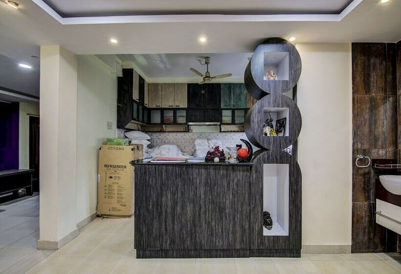 Отель Oyo 12812 Four Seasons Villa