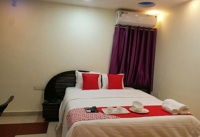 Отель Oyo 12812 Four Seasons Villa