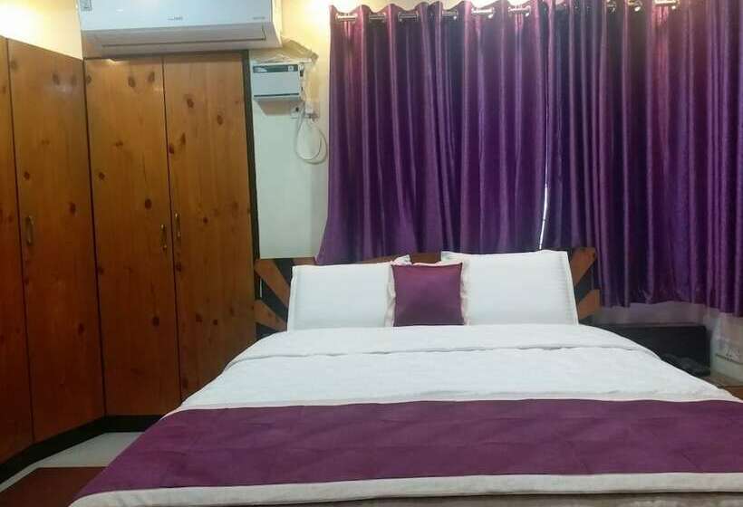 Отель Oyo 12812 Four Seasons Villa