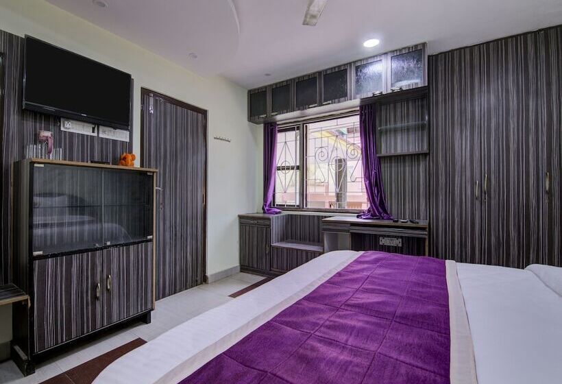 Отель Oyo 12812 Four Seasons Villa