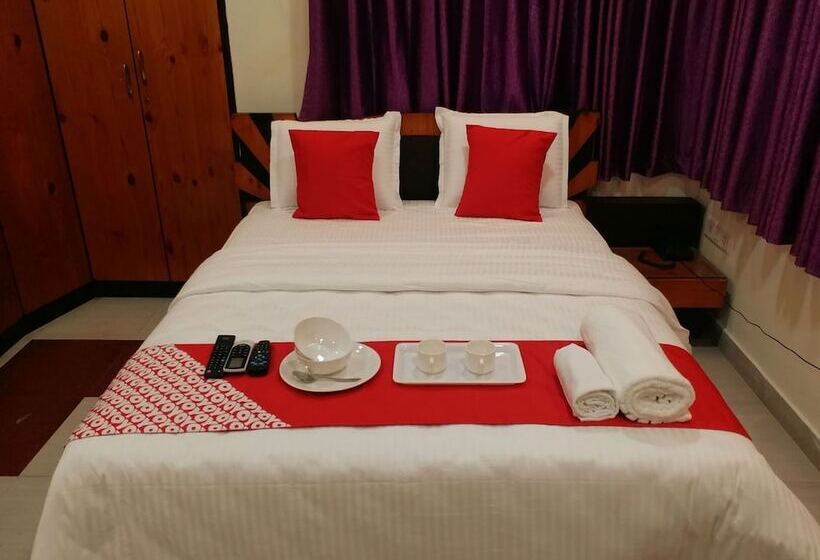 Отель Oyo 12812 Four Seasons Villa