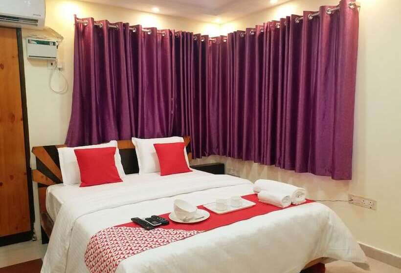 Отель Oyo 12812 Four Seasons Villa