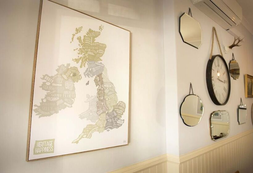 ホテル The Royal Oak