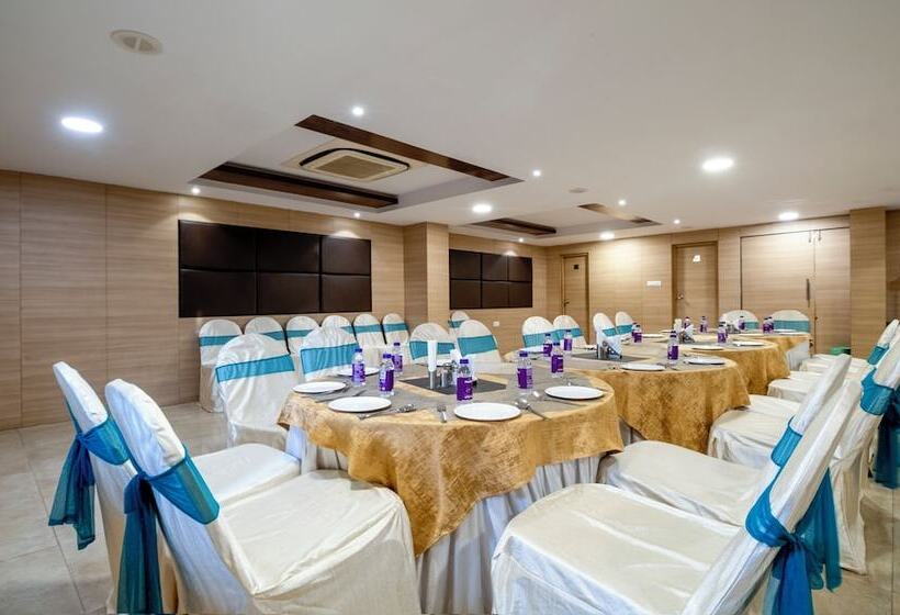 Отель Treebo Pl Grand, Vishakapatnam