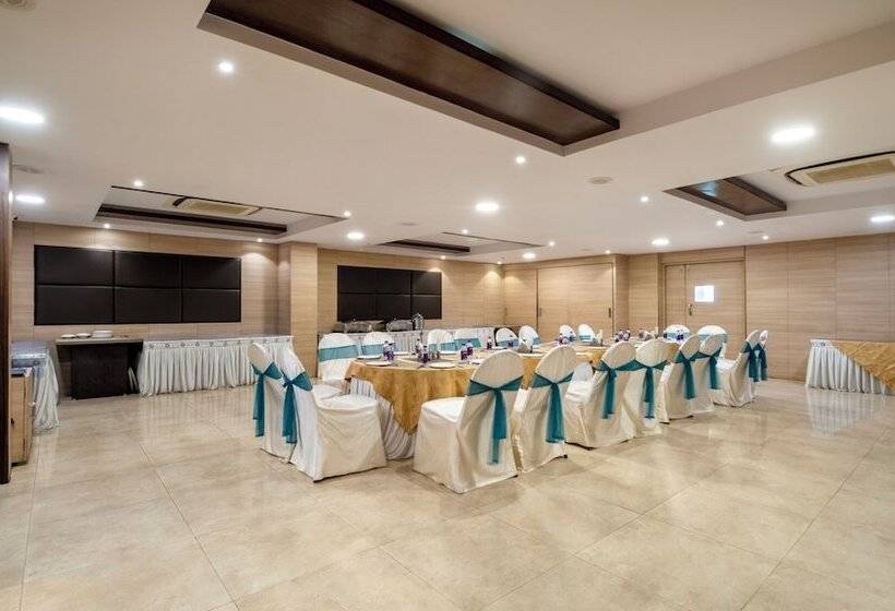 Отель Treebo Pl Grand, Vishakapatnam