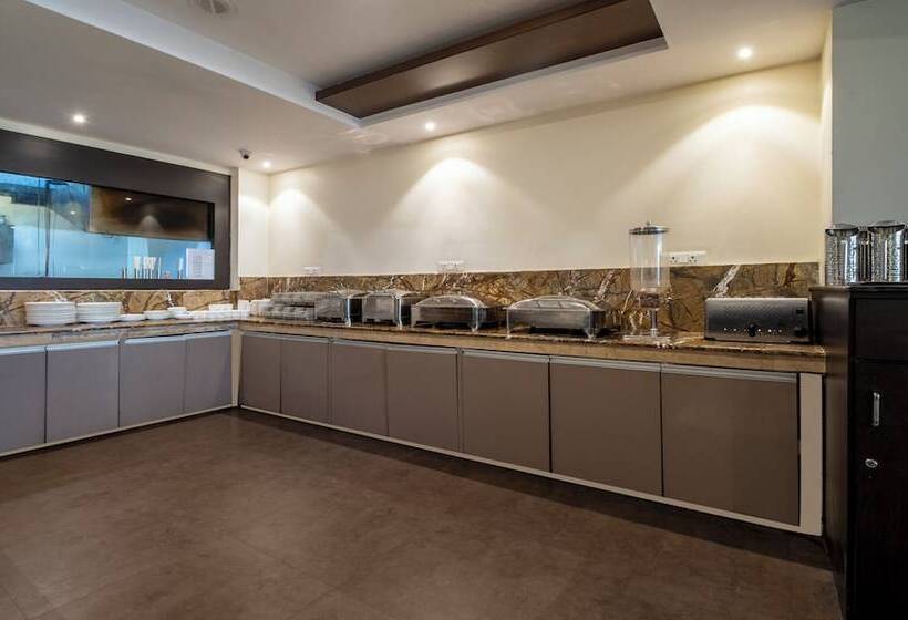 Отель Treebo Pl Grand, Vishakapatnam