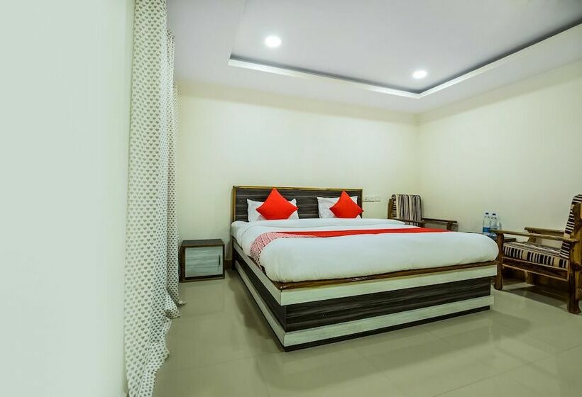 Oyo 12973 Hotel Crystal