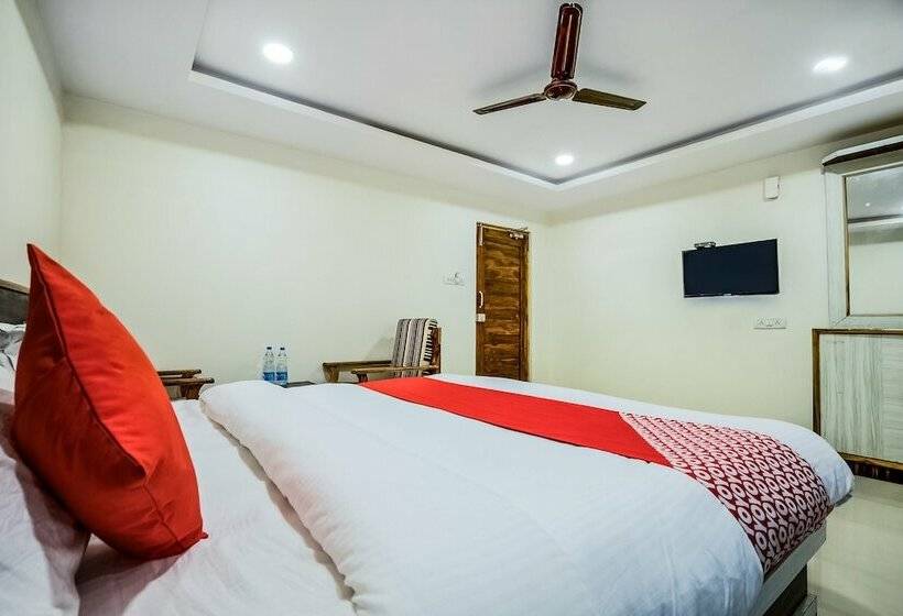 Oyo 12973 Hotel Crystal