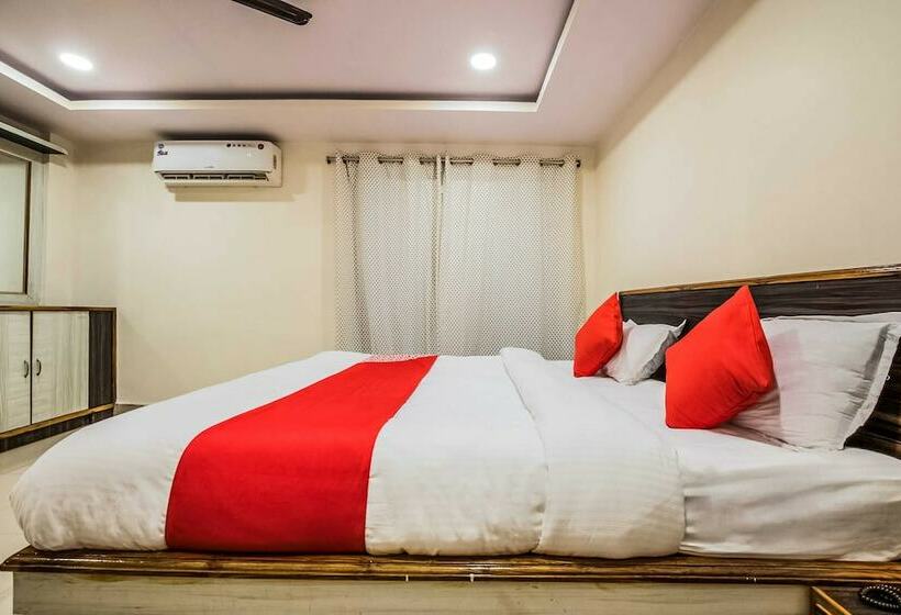 Oyo 12973 Hotel Crystal