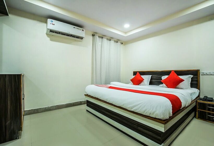 Oyo 12973 Hotel Crystal