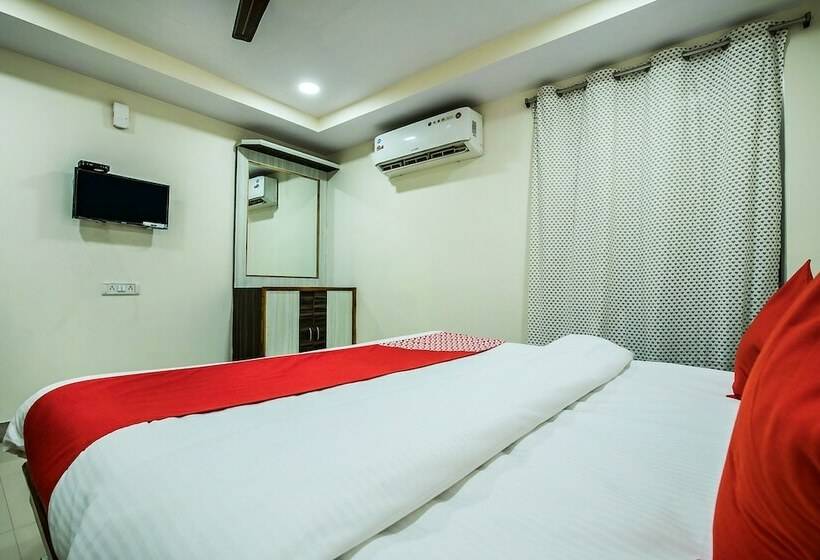 Oyo 12973 Hotel Crystal