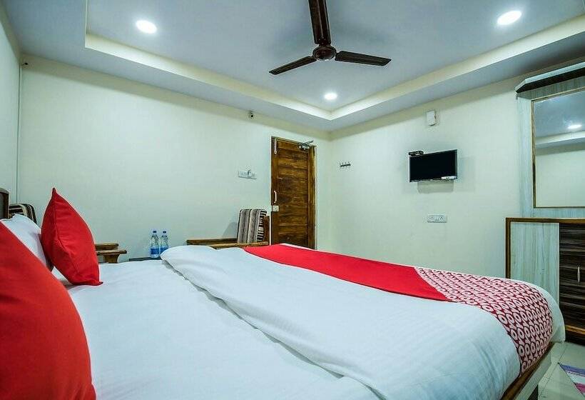 Oyo 12973 Hotel Crystal