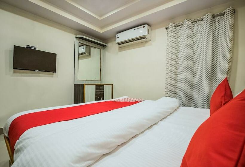 Oyo 12973 Hotel Crystal