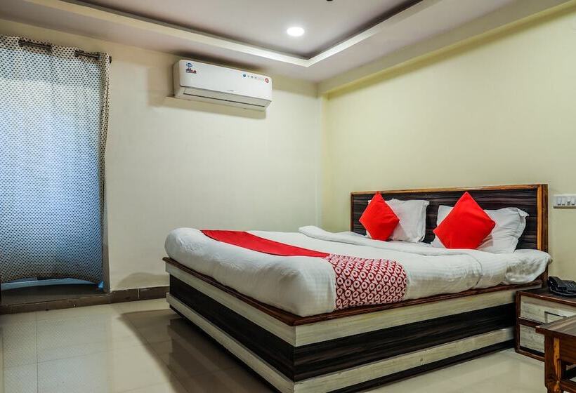 Oyo 12973 Hotel Crystal