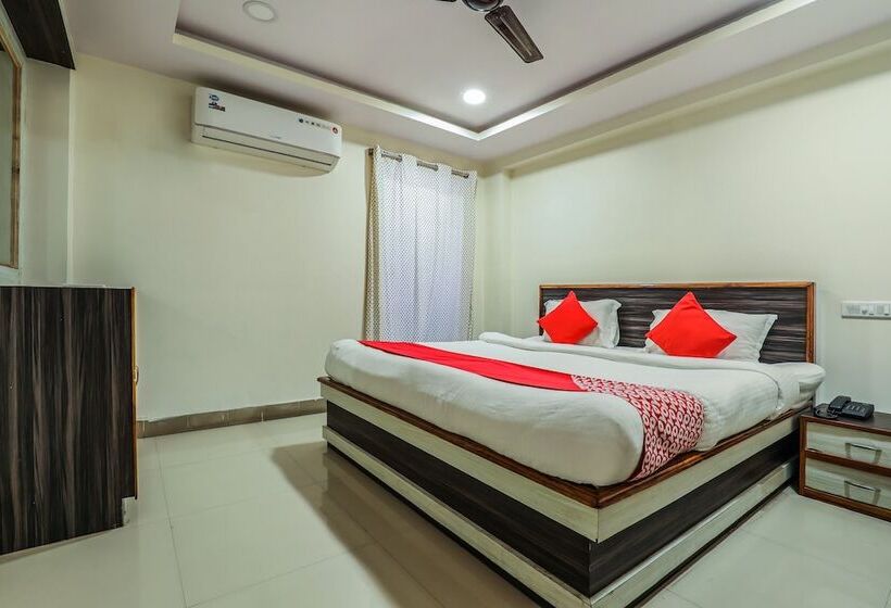 Oyo 12973 Hotel Crystal