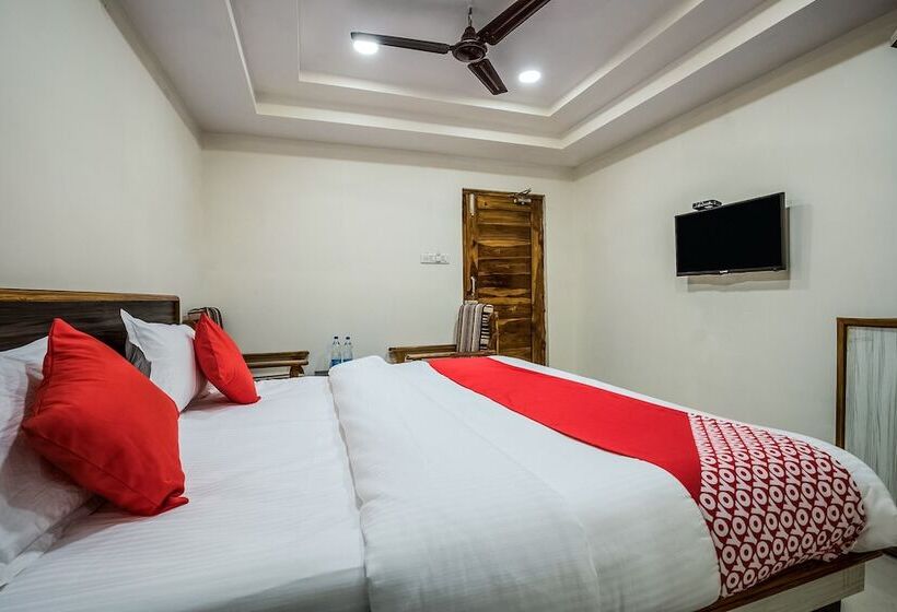 Oyo 12973 Hotel Crystal