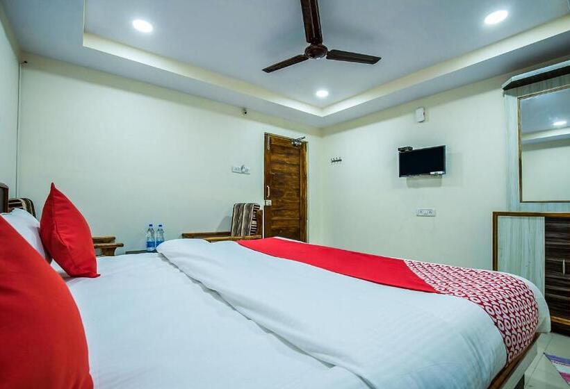 Oyo 12973 Hotel Crystal