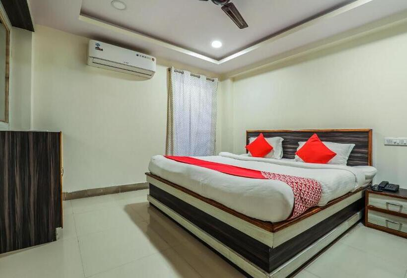 Oyo 12973 Hotel Crystal