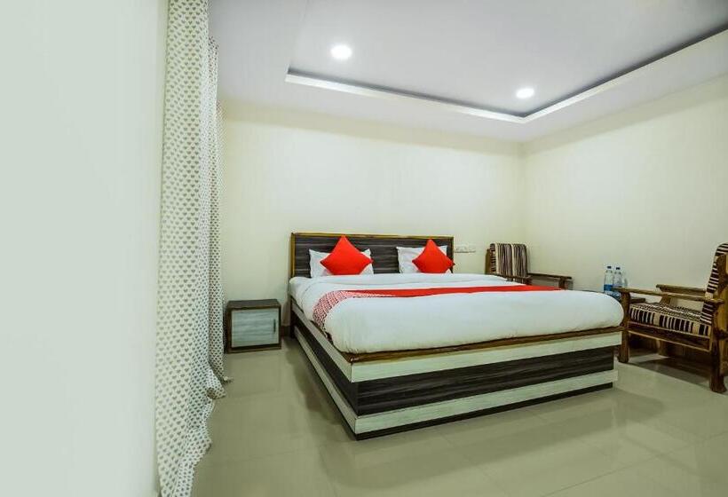 Oyo 12973 Hotel Crystal