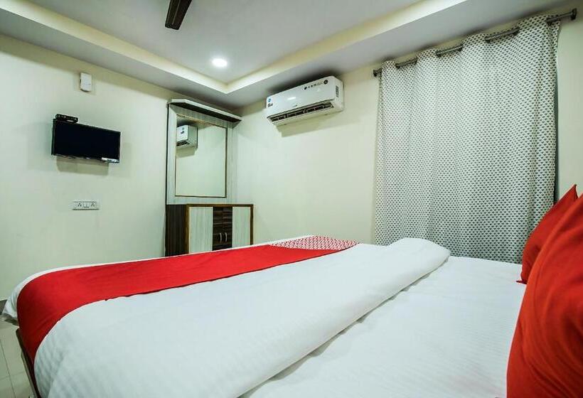 Oyo 12973 Hotel Crystal