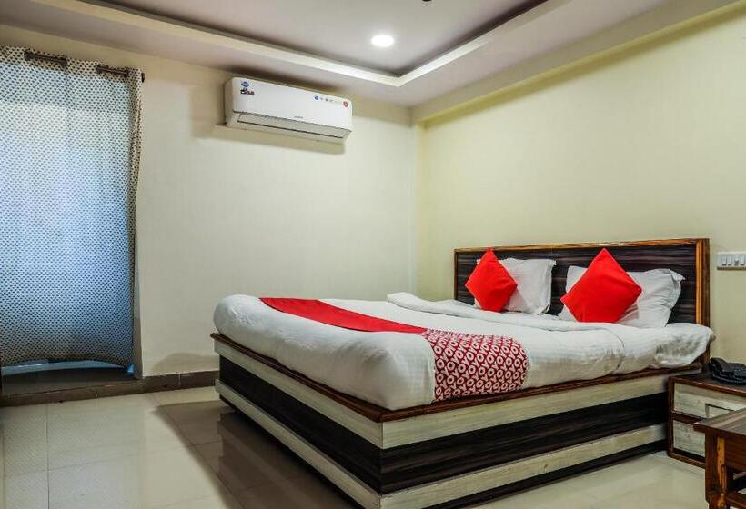 Oyo 12973 Hotel Crystal