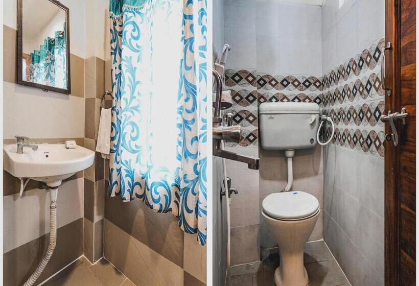 Oyo 12973 Hotel Crystal